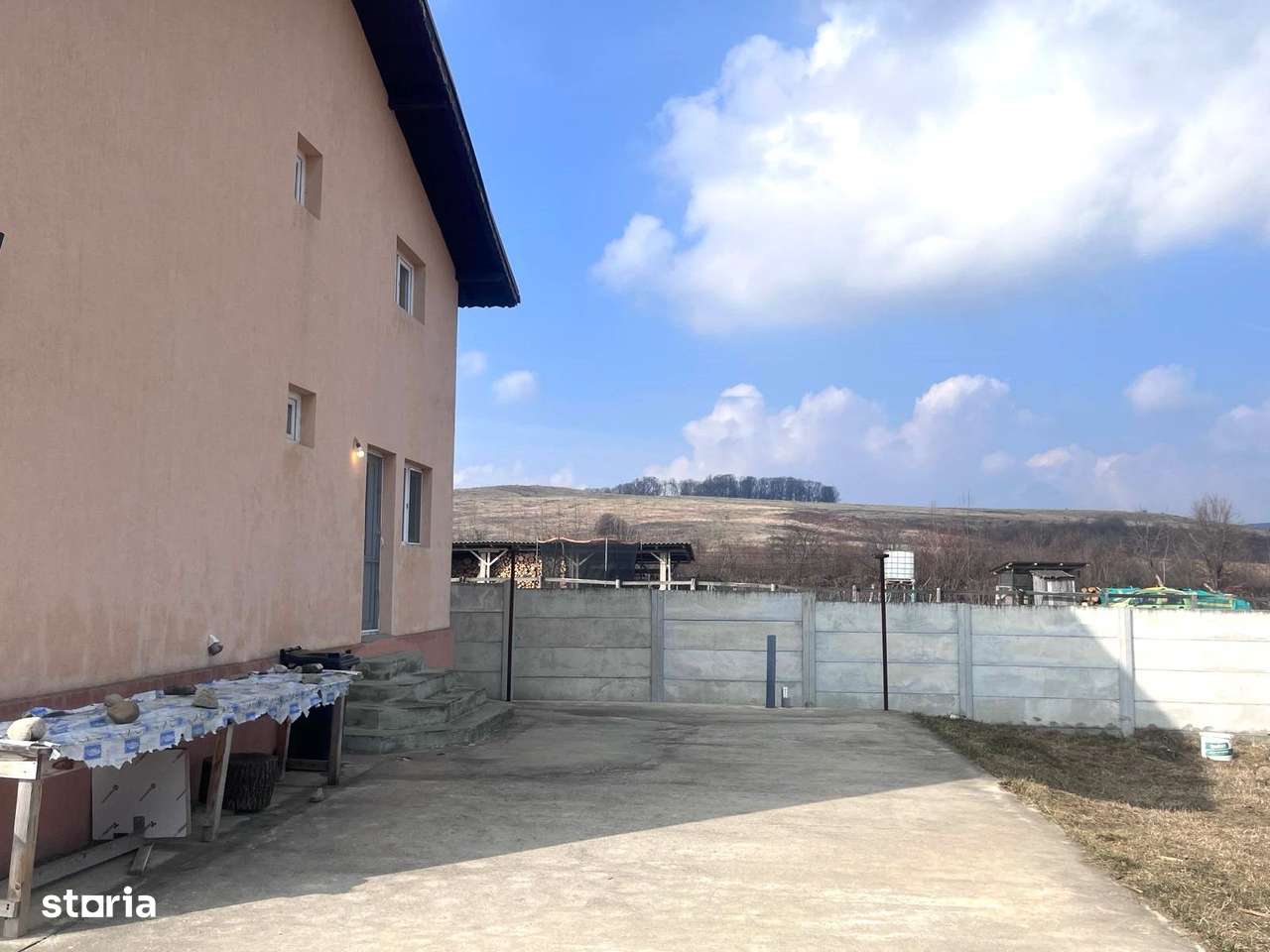 Priveliste frumoasa! Vanzare casa cu 3 camere in Sotanga! - Imagine principală: 5/18