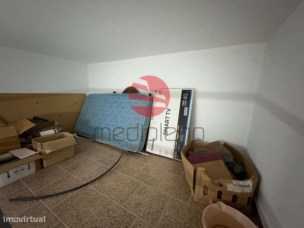 Moradia Bi-Familiar T8 Venda Moimenta da Beira-9