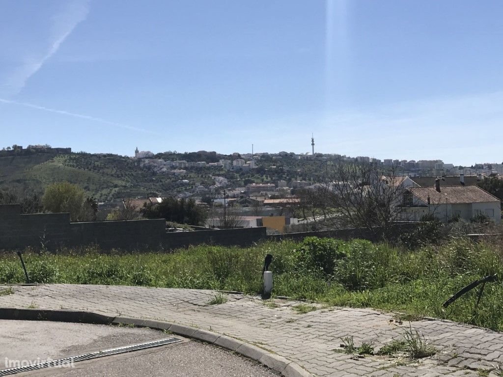 Lote de Terreno para Construção de Moradia Unifamiliar