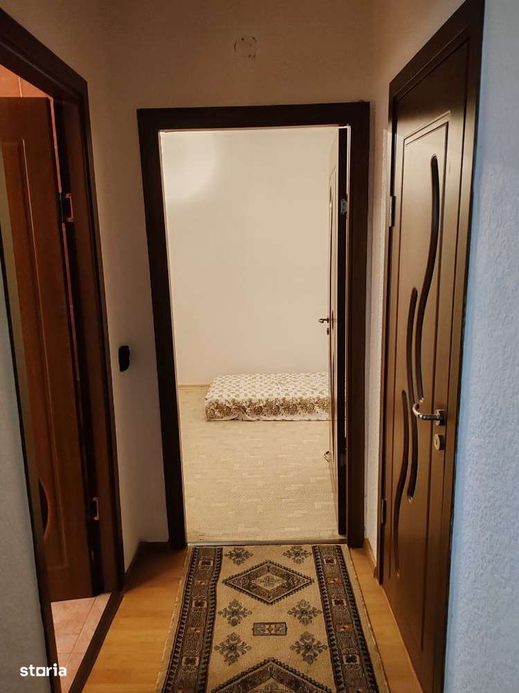 Vând apartament cu 3 camere et 3 din 4-9