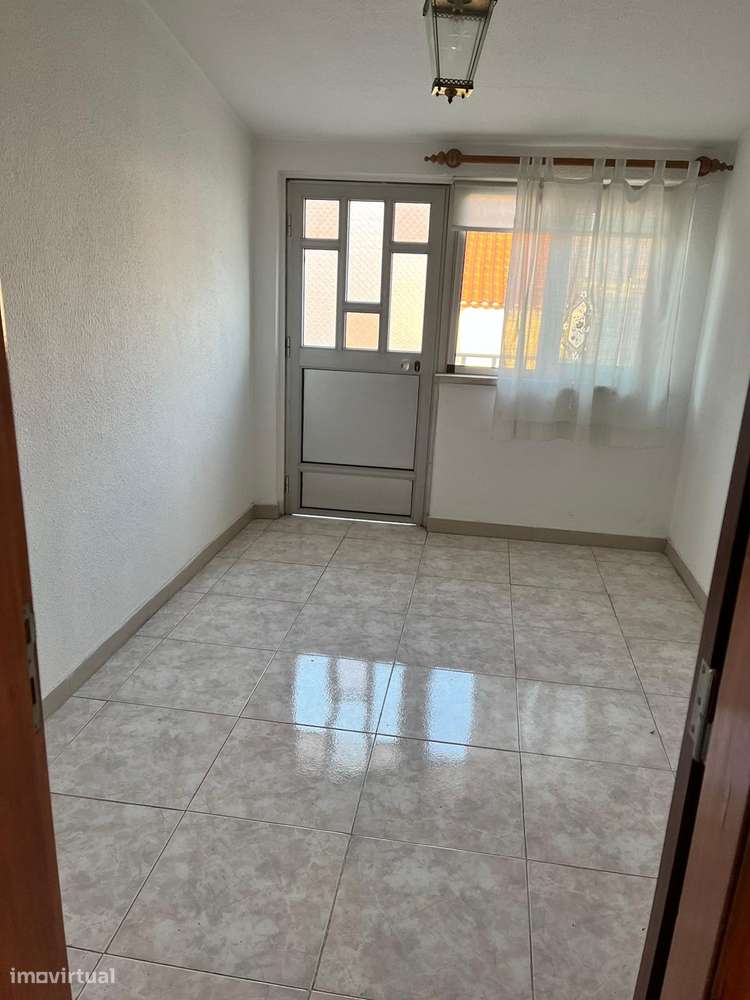 Andar de Moradia T2 Quinta do Conde - Grande imagem: 3/5
