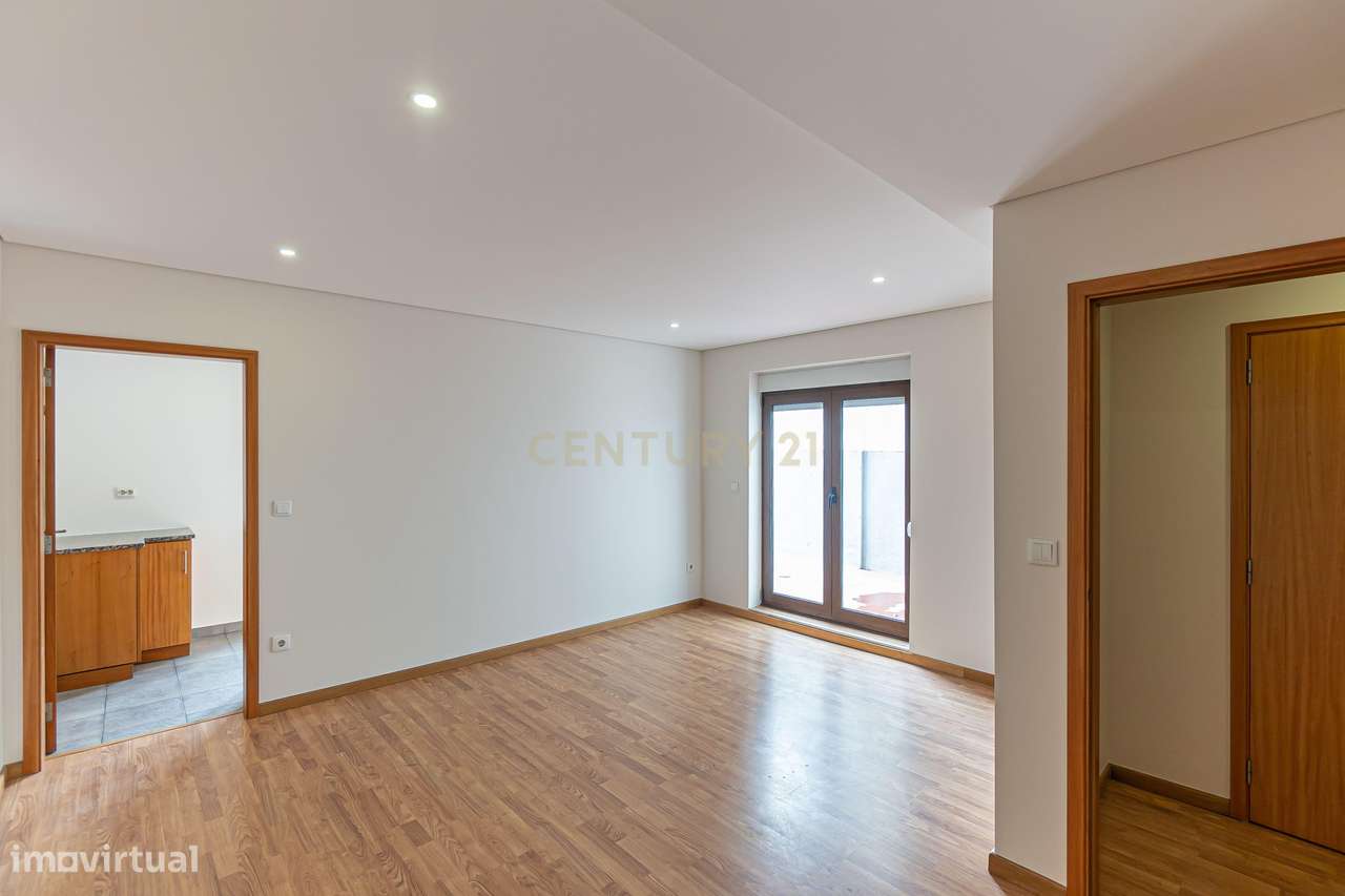 Apartamento T3 com terraço em frente ao metro da Casa da Música - Grande imagem: 2/30