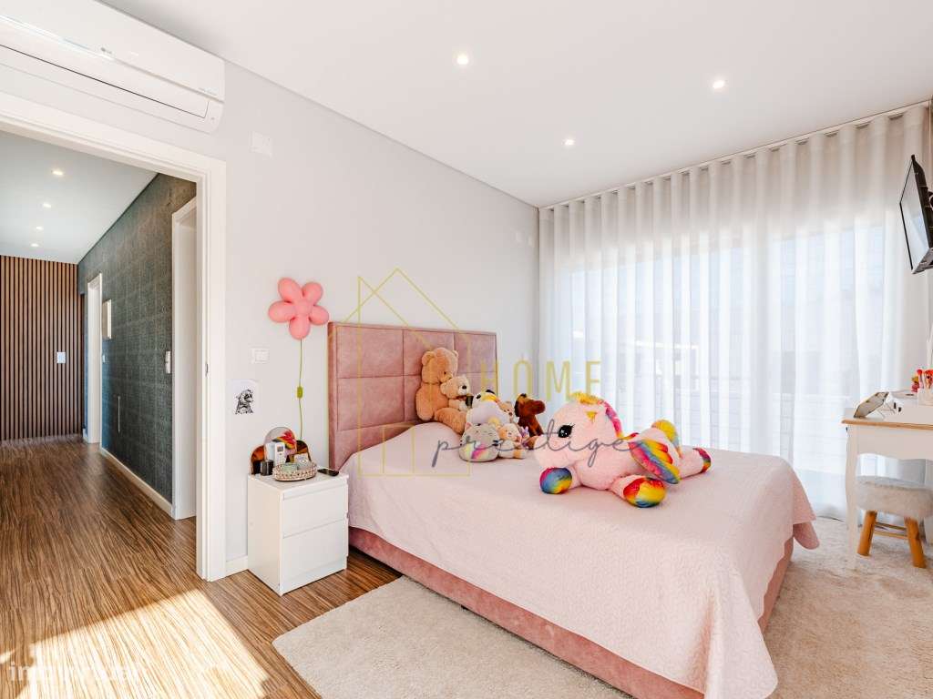 Moradia T4 na Urbanização Jardins de Santiago- Setúbal-32