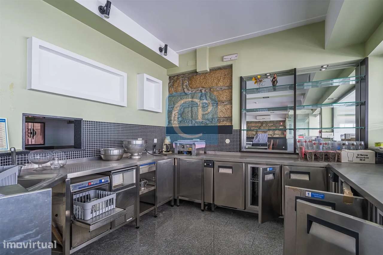 Moradia T3 com Restaurante, em Alfena, Valongo-11