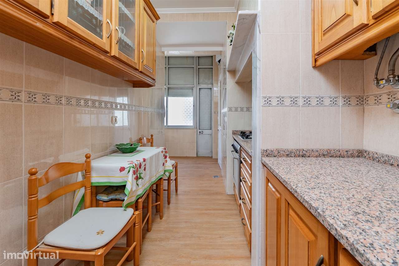 Apartamento T3 em Arroios – Charme clássico no coração de Lisboa-24