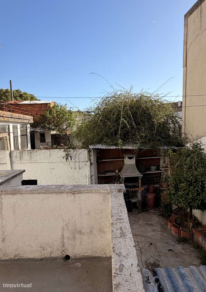 Moradia T3 pronto a habitar com jardim e terraço-8