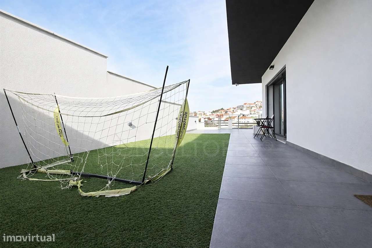 Moradia T4+1 Premium | Garagem | Terraços | Quintal - Grande imagem: 2/39