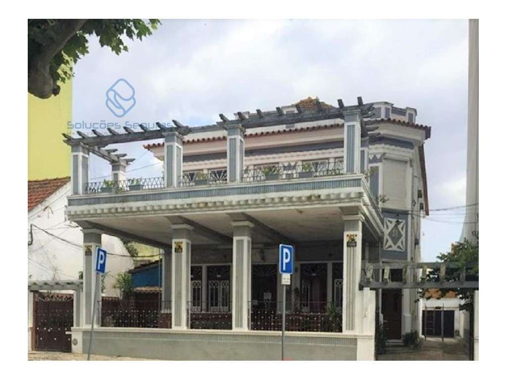 Prédio, com 2 andares com utilizações independente - Centro Moita-1