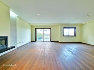 Moradia T4+1 com ótima localização em Vila Nova de Gaia - Grande imagem: 4/43