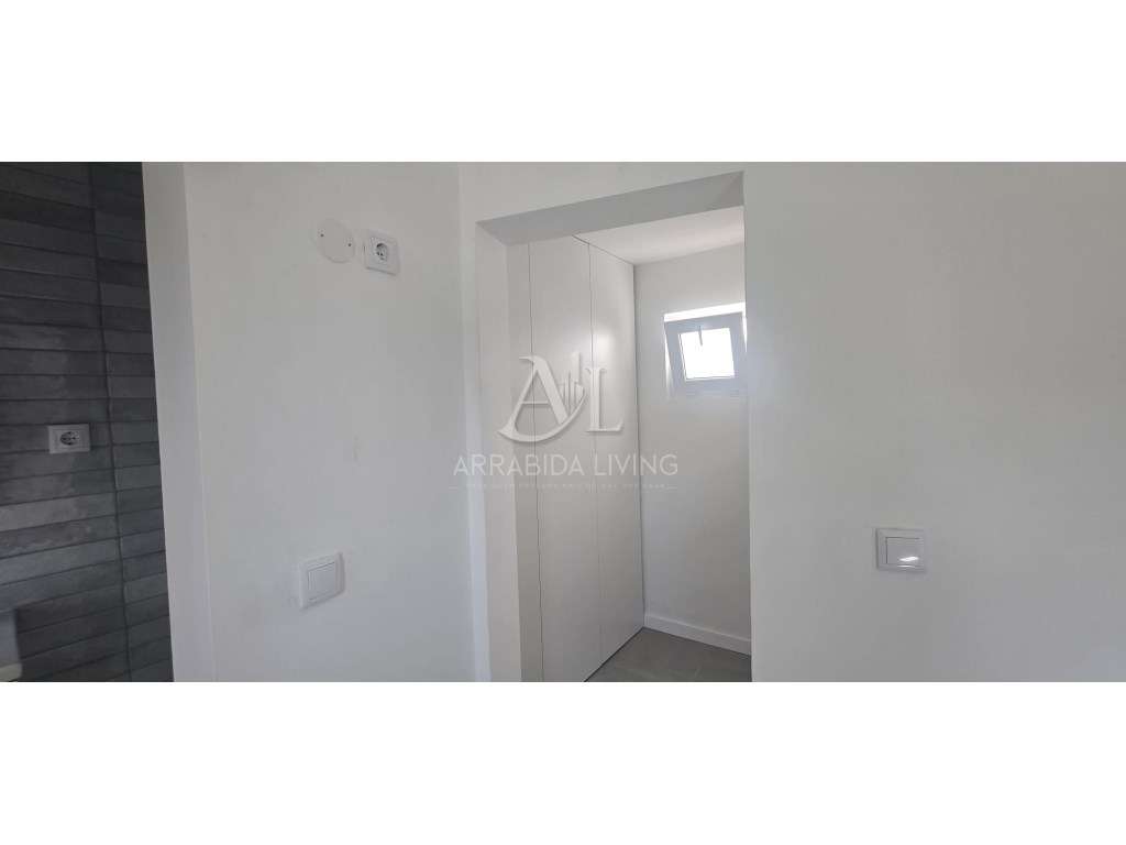 Moradia T2 Remodelada com Vista Rio em Zona Premium-3