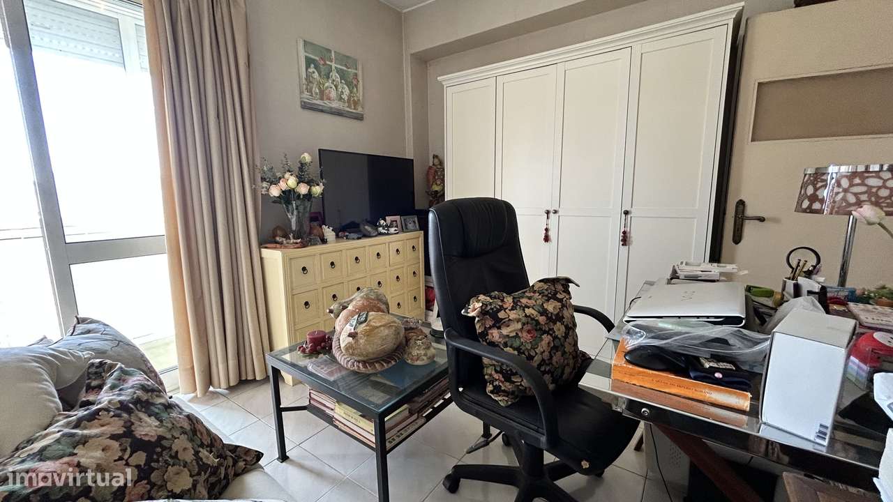 Apartamento T4 nos Olivais-21