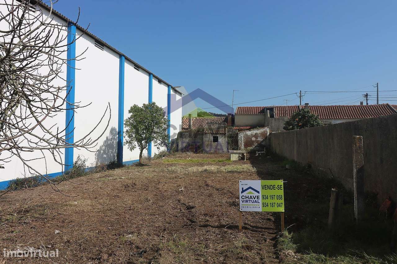 Moradia V2 com Terreno e Anexos - Bombarral - Delgada-16