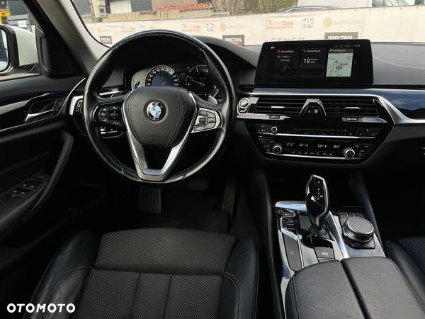 BMW Seria 5 520d Sport Line - 31