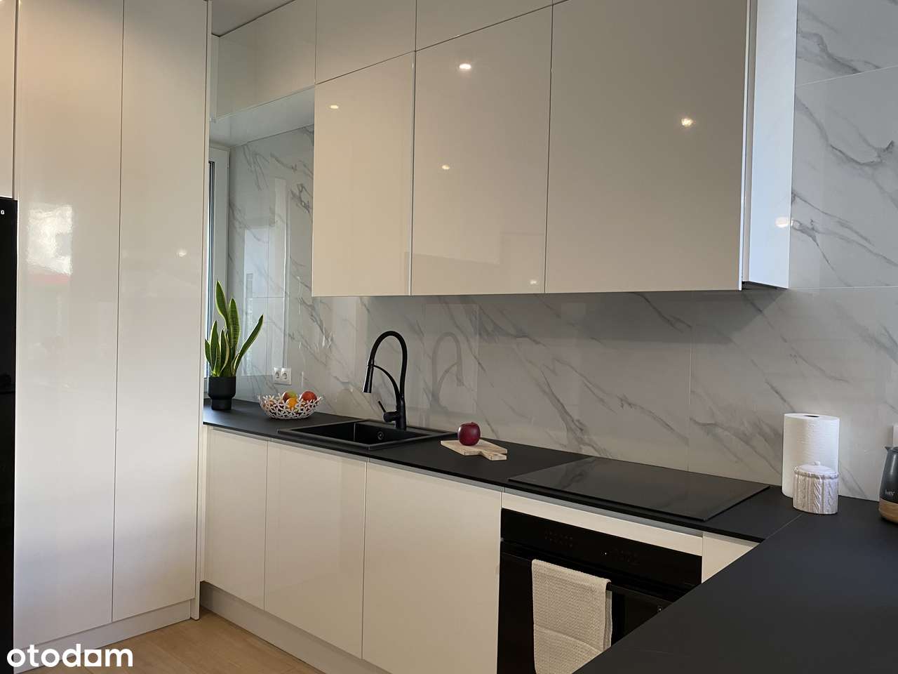 Przestronny dom dla rodziny w Złotnikach, 4 sypialnie, wysoki standard-1