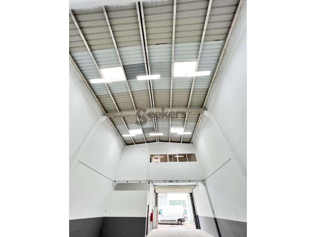 Armazém e escritório na Beloura, Sintra com 260 m2-5