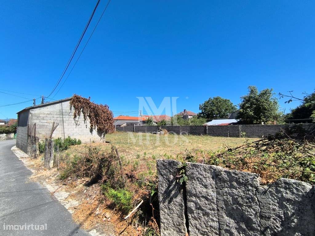 Terreno em zona de construção para venda em Arão - Valença-8