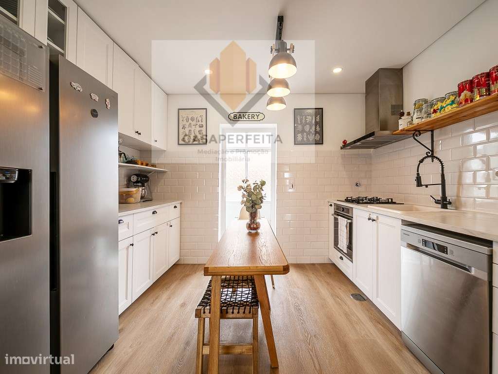 Apartamento T3 Renovado com Varandas, Lugar Garagem e Arrumo - Cent...-6