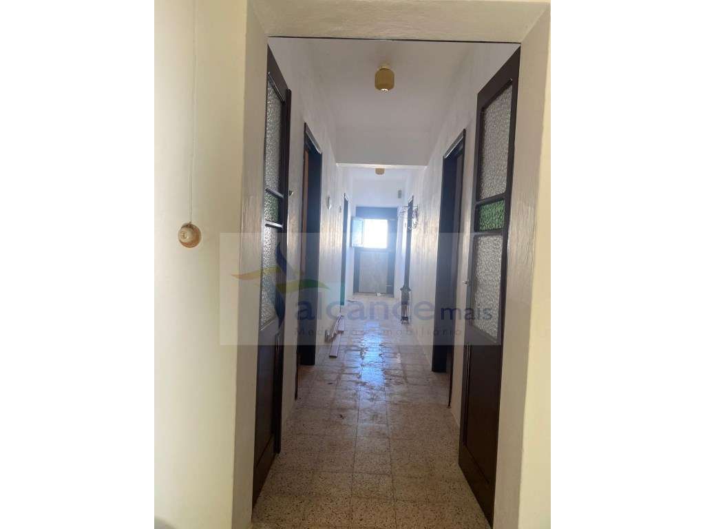 Moradia T3 com Quintal Amplo e Garagem - Oportunidade para Remodela...-7