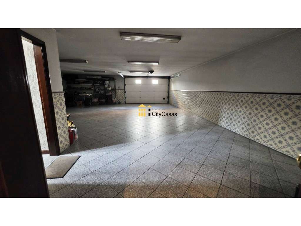 Vivenda de 4 Frentes com 3 Suítes, Garagem e Terreno | Gaia-21