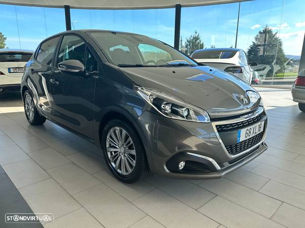 Peugeot 208 1.2 PureTech Signature - 1