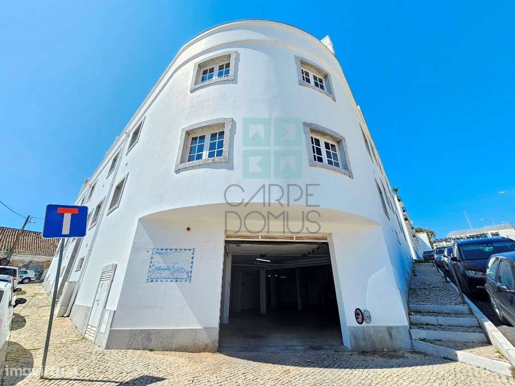 Apartamento T2 com 124,64m2, parqueamento para 2 viaturas, no centr...-32