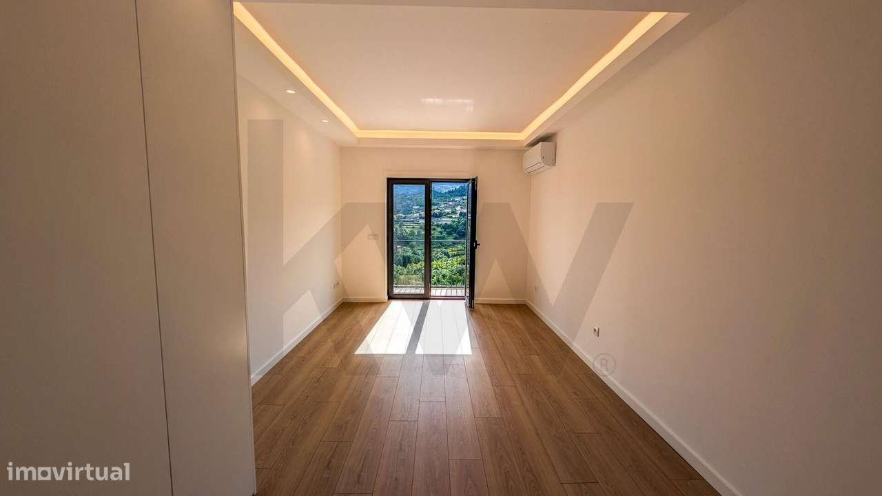 Moradia nova T4+2 Mobilada com Vista Montanha em Lordelo – Vila Real-52