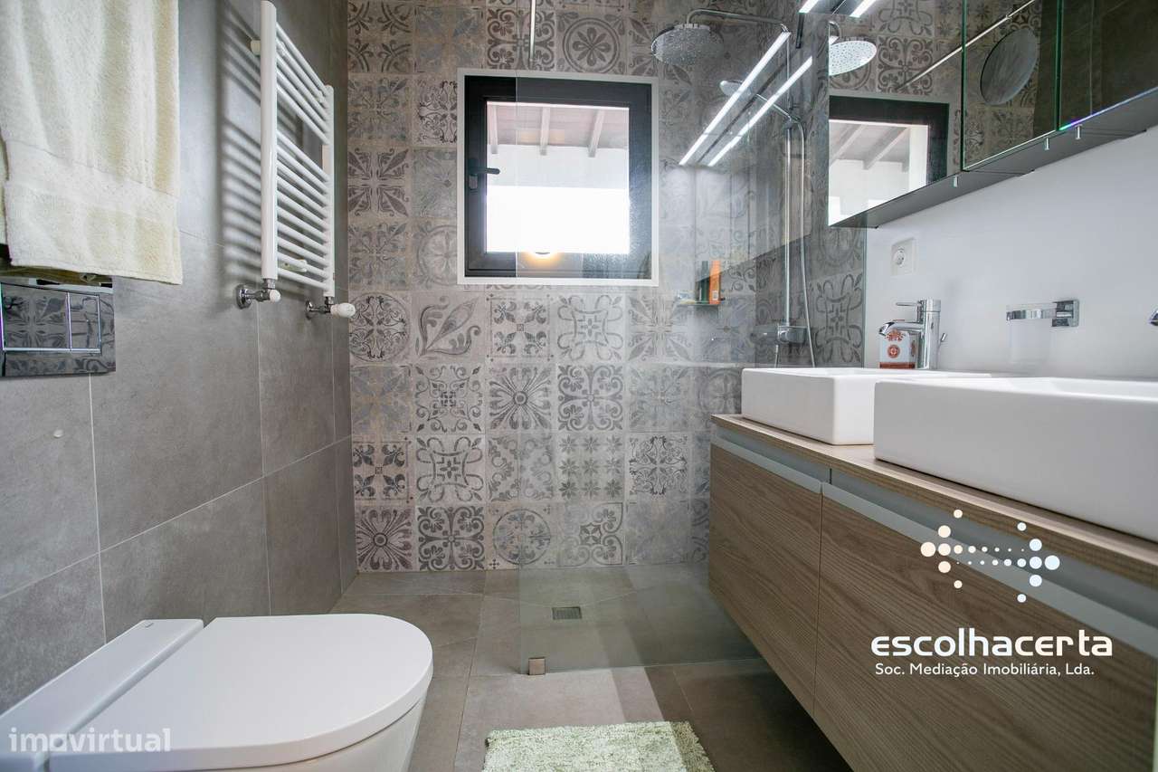 Villa de luxo com piscina coberta e vista para o mar-29