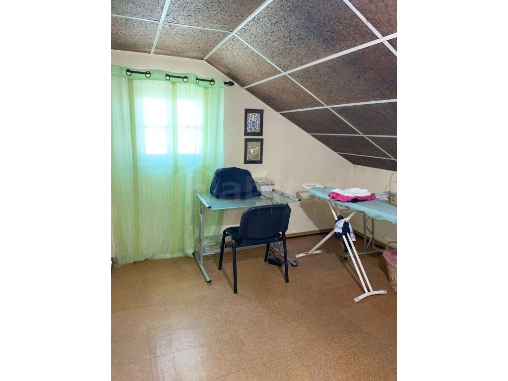 Moradia T5 + 2 C/ Quintal e Sótão-27