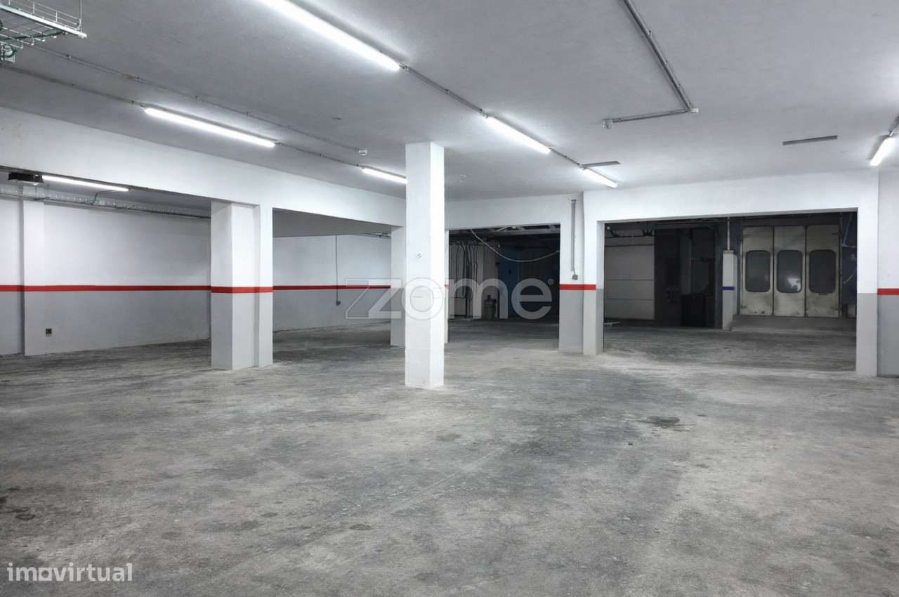 Propriedade de Grande Dimensão com Habitação e Área Industrial - Grande imagem: 5/27