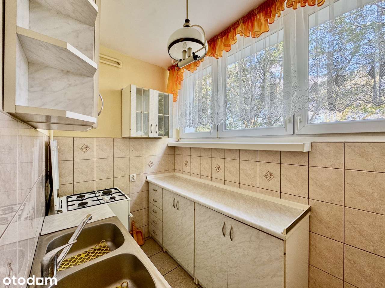 | 2 pokoje + kuchnia | 40m2 | balkon | komórka |-6