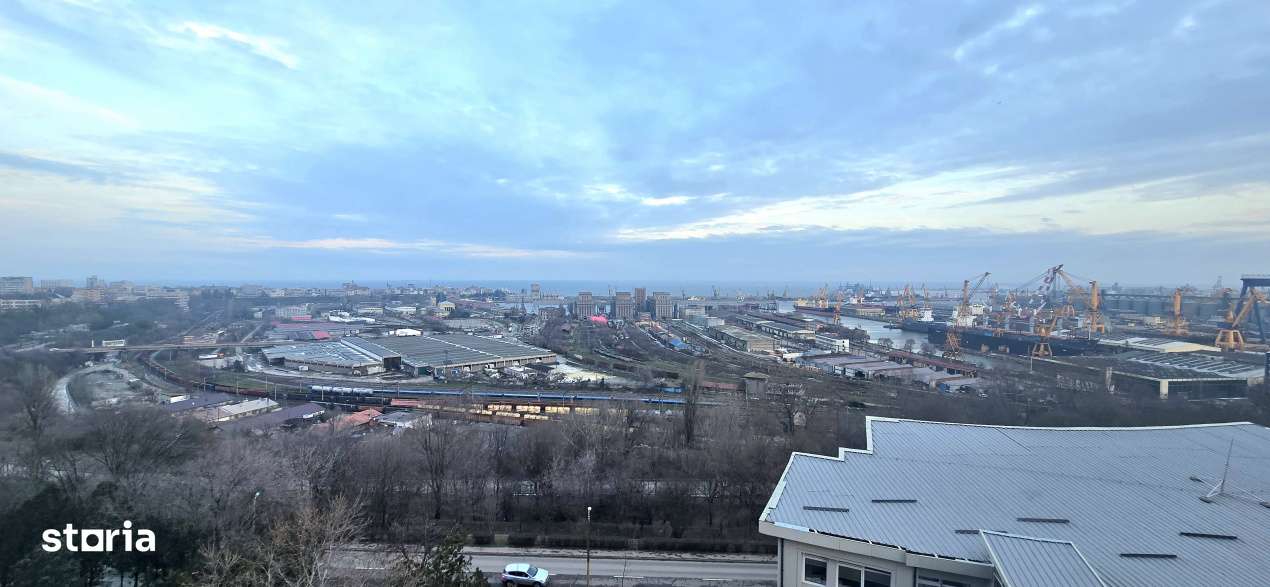 Studio luminoas 37 mp | Etaj 9 | Vedere panoramica la mare si port | b-1