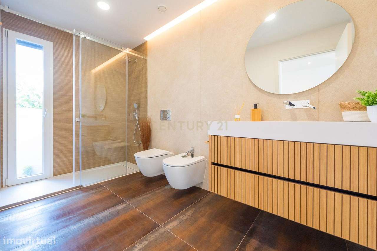 Excelente moradia geminada V4 em Urbanização nova na zona de Albarraqu-26