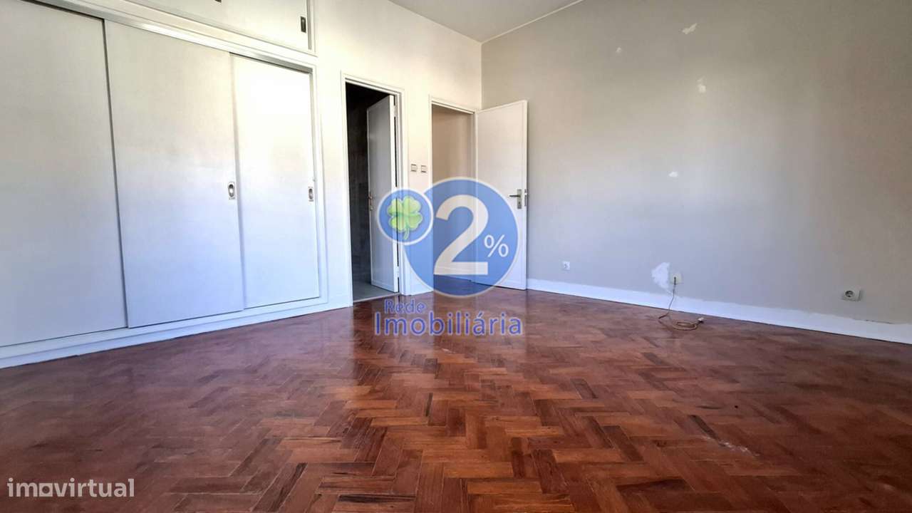 Apartamento T5 Duplex com Logradouro - Pousos-30