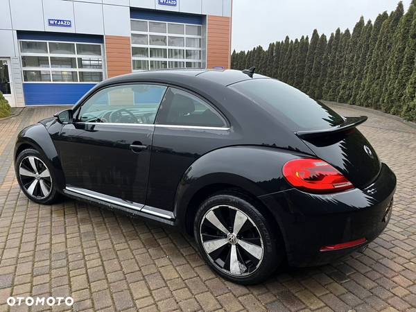 Volkswagen New Beetle - 12