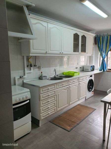 T1 -Todo mobilado no centro do Cacém, junto à CP - Grande imagem: 5/8