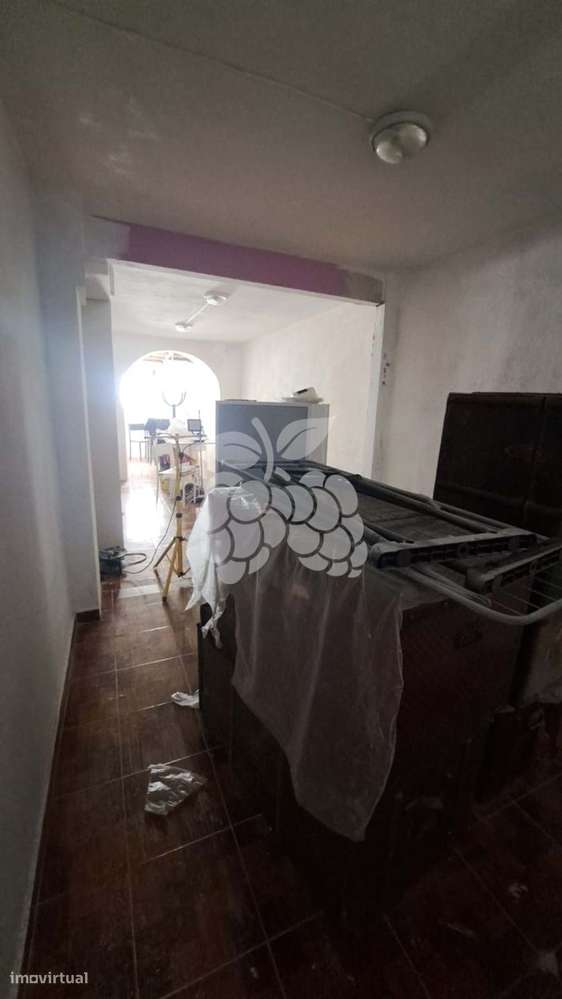 Apartamento cave de 62 m² na Penha de França com um pátio privado de 9-7