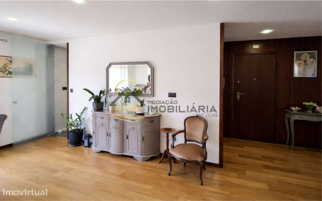 APARTAMENTO T2 COM GARAGEM CENTRO DE FAFE-9
