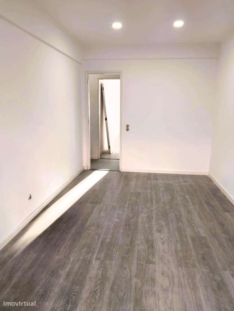 Apartamento T3 Totalmente Remodelado-26