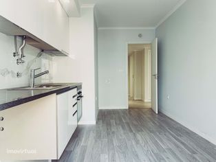 Apartamento T2 Por Estrear no Bairro Afonso Costa, Setúbal