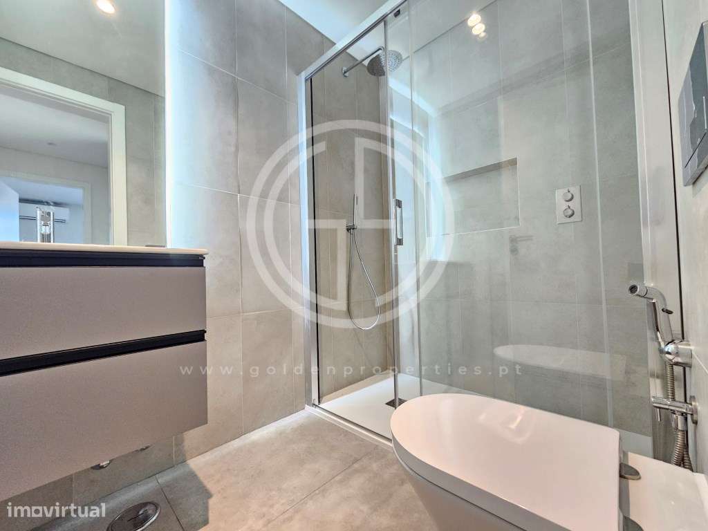 Moradias em Banda T4 em Montenegro, Faro-13