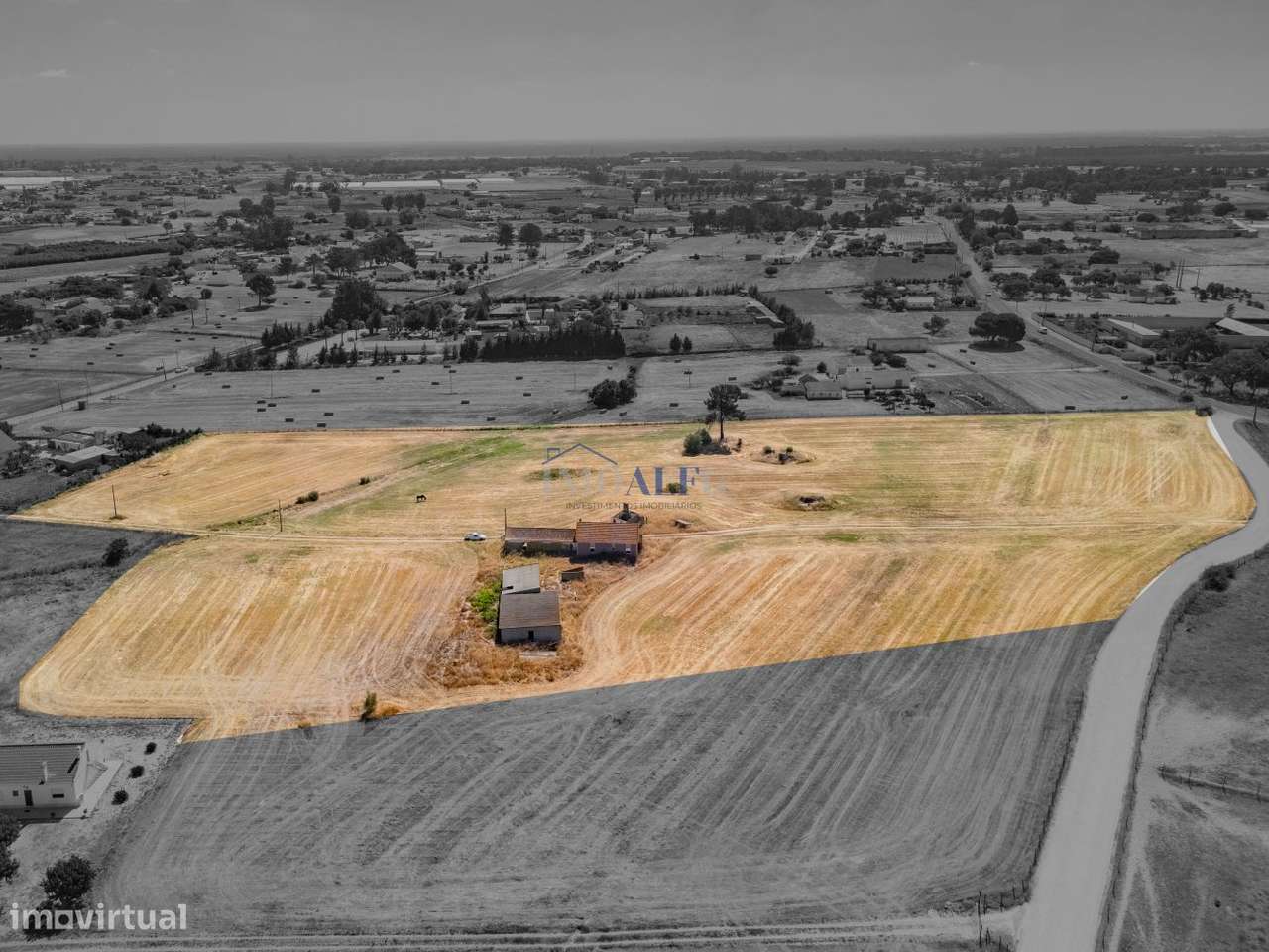 Terreno com 35000 m2 e moradia para reconstruir no Montijo-3