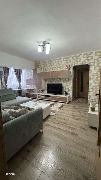 Apartament 3 camere, etaj 2, strada Eroilor - Imagine principală: 5/8