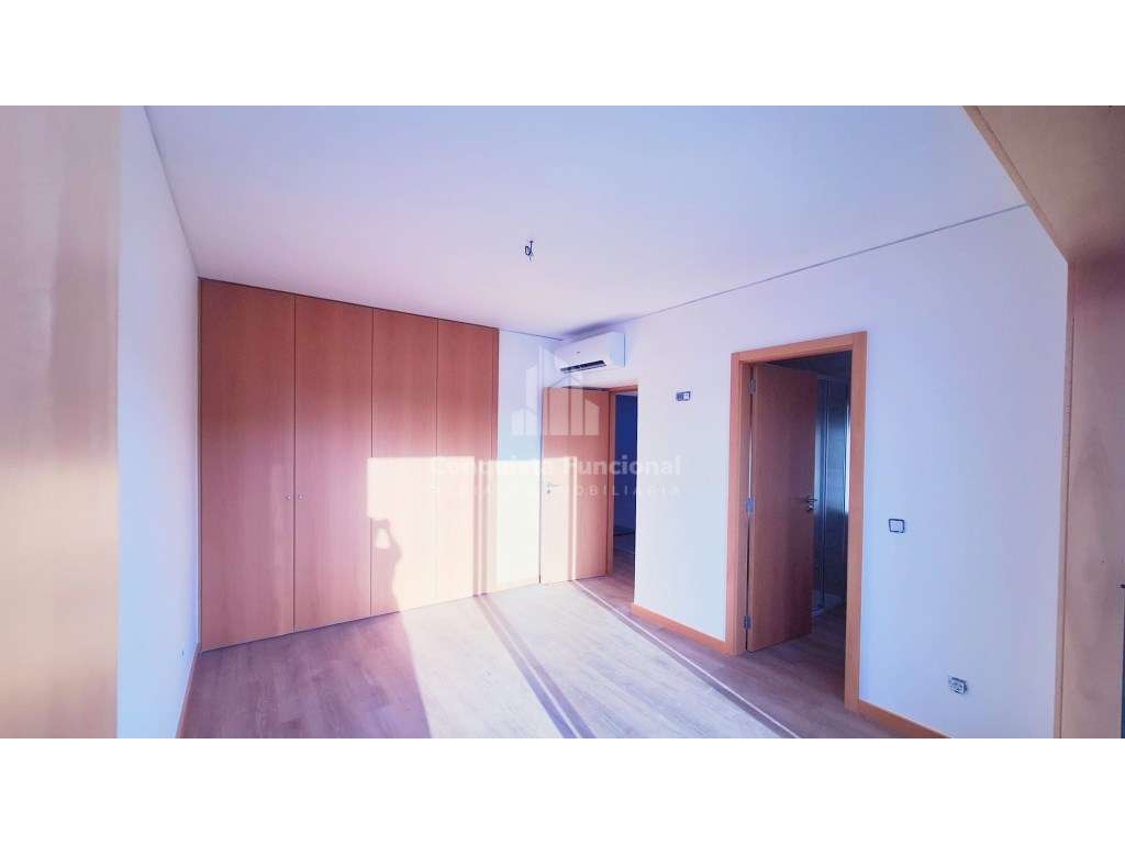 Moradia T4+2 | Valbom| Terraço e Churrasqueira-12