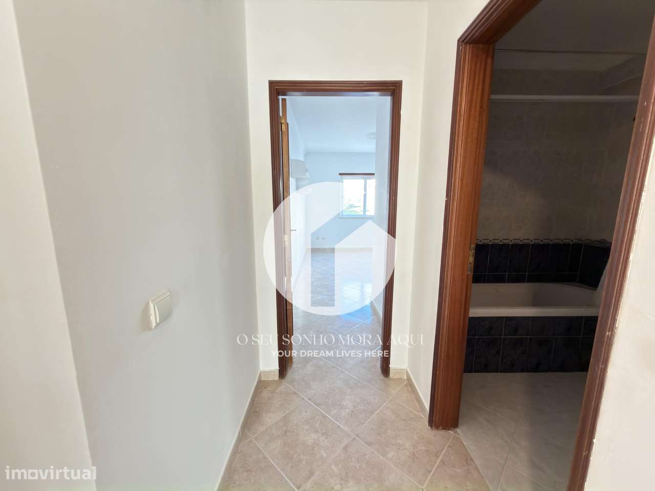 Apartamento T2 com Garagem Box - Olhão-15