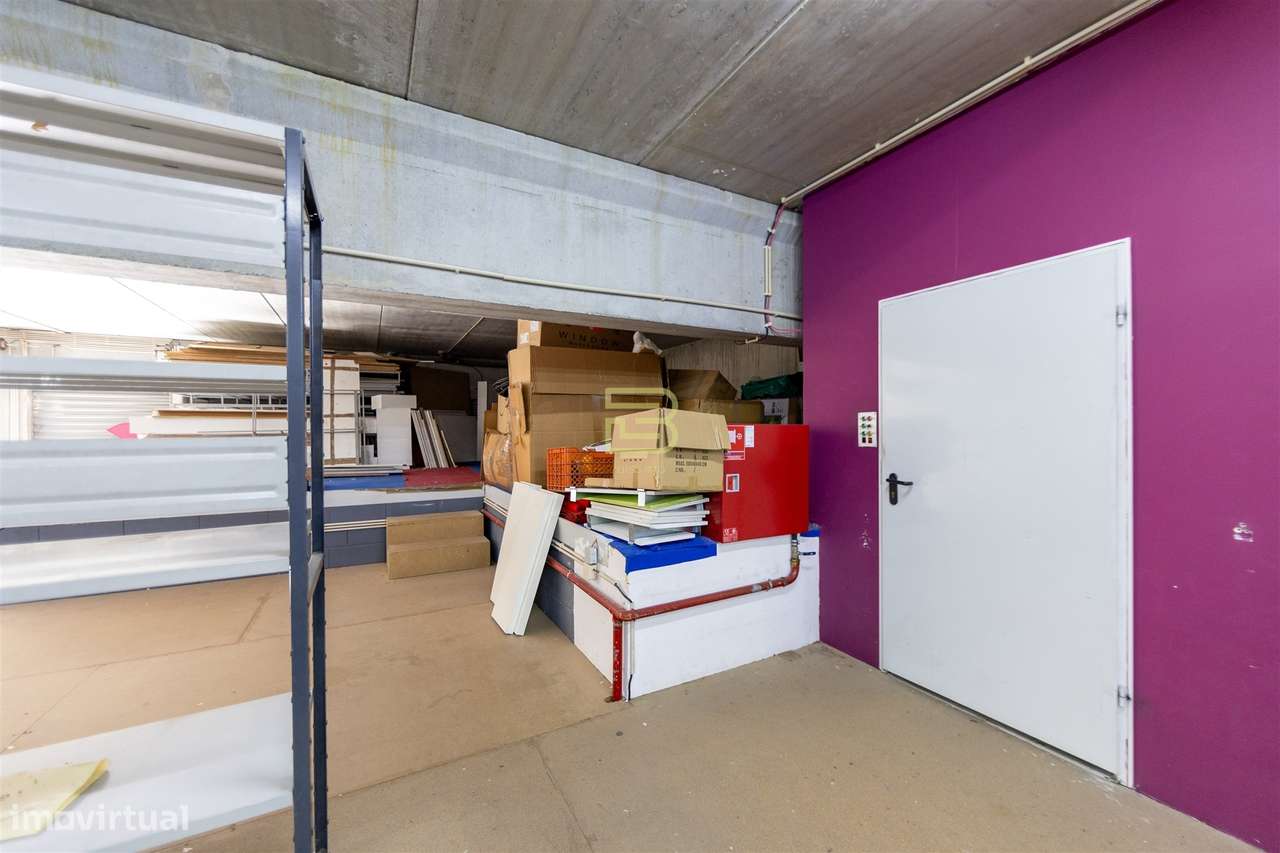 ARMAZÉM com 374m², para VENDA, na ZONA INDUSTRIAL de ERMESINDE-6