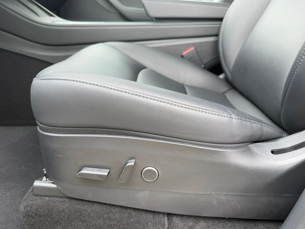Tesla Model Y Long Range Dual Motor AWD - 27