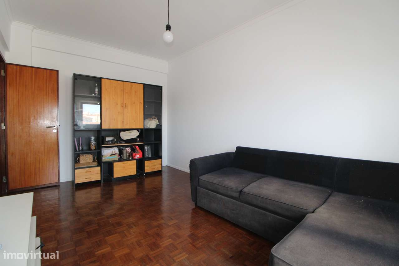 Apartamento T2 com varandas e ótima exposição solar - Grande imagem: 4/14