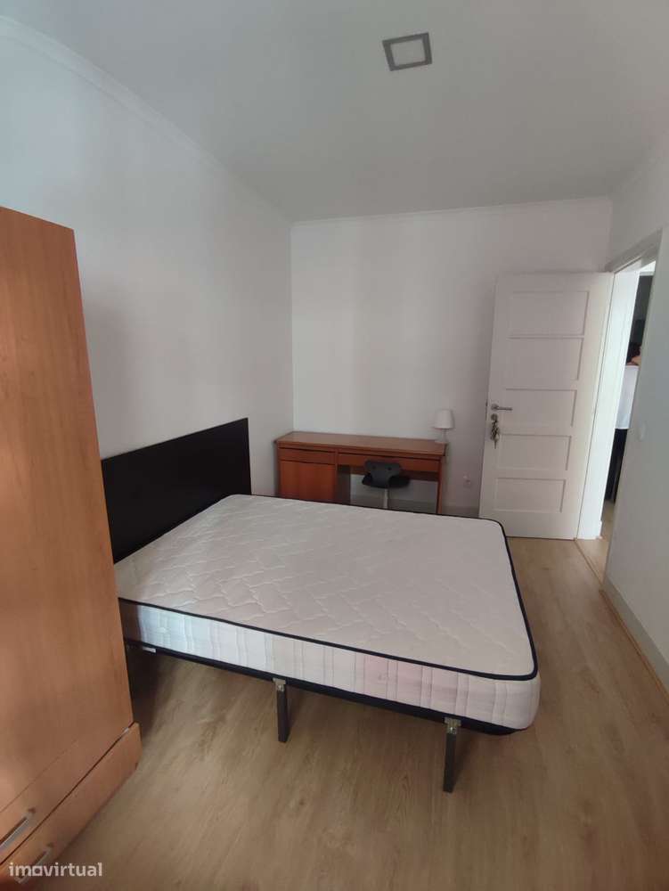 Excelente T7 para venda na Cruz de Celas-10