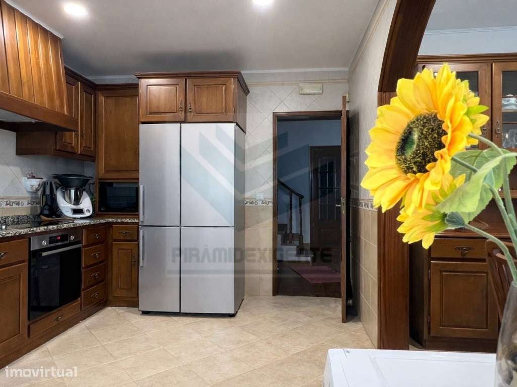 MORADIA T4+1, CAVE 76m2, SÓTAO, GARAGEM, GAIO - MOITA-15