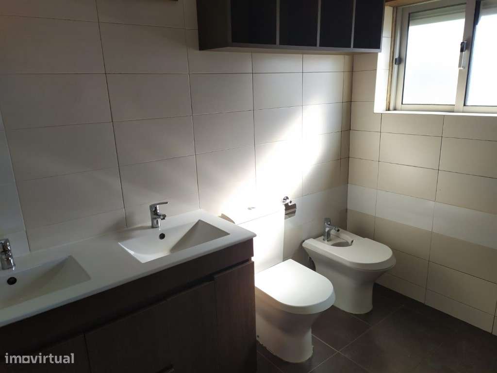 T2 remodelado e semiequipado em Queluz-14